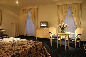 Hotel Walburg Bruges 4*,  Belgium